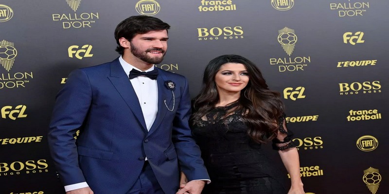 Natalia Loewe đã ở bên Alisson Becker từ khi anh mới bước chân vào con đường chuyên nghiệp