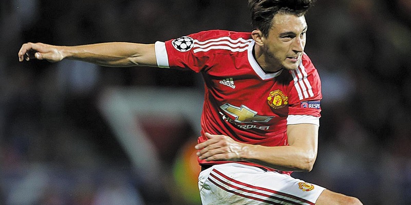 Matteo Darmian từng có khoảng thời gian khoác áo Manchester United tại Anh 